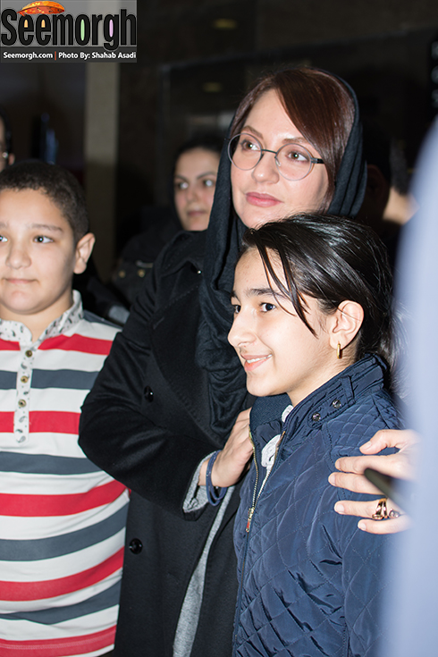 مهناز افشار در کنار مردم