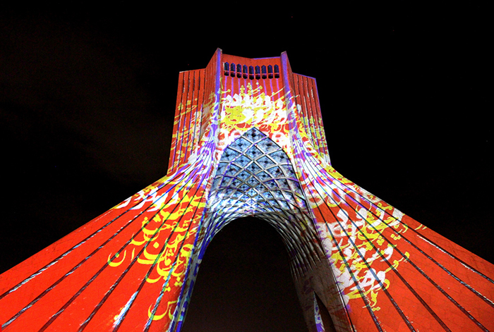 (تصاویر) رقص‌نور هنرمند آلمانی در برج آزادی