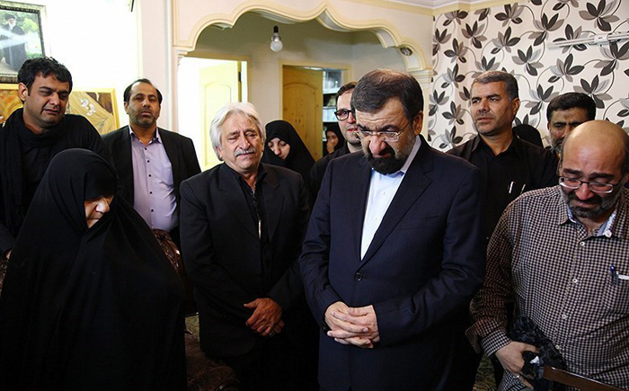 (تصاویر) گریه رضایی در سوگ سردار همدانی