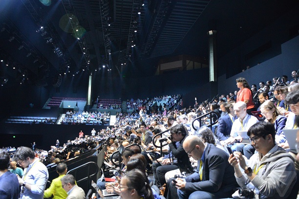 ازدحام جمعیت در مراسم رونمایی از آیفون جدید/عکس