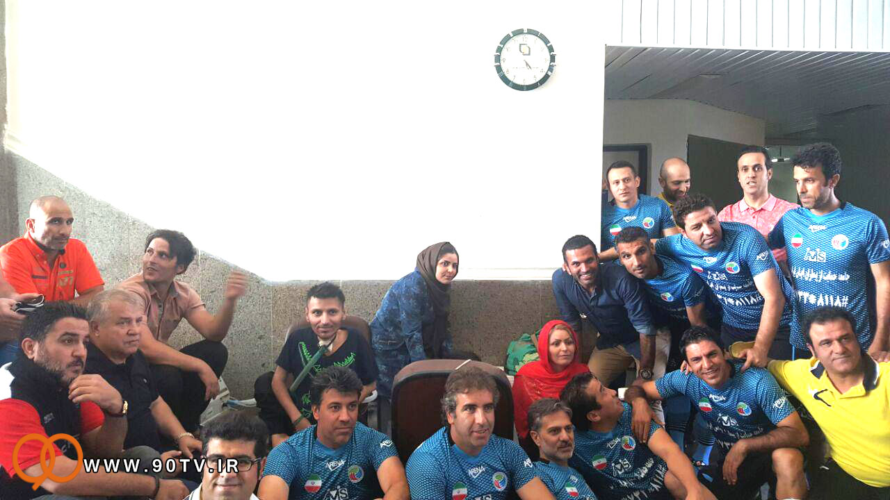 حضور بانوان هوادار در تمرینات تیم ستارگان/عکس