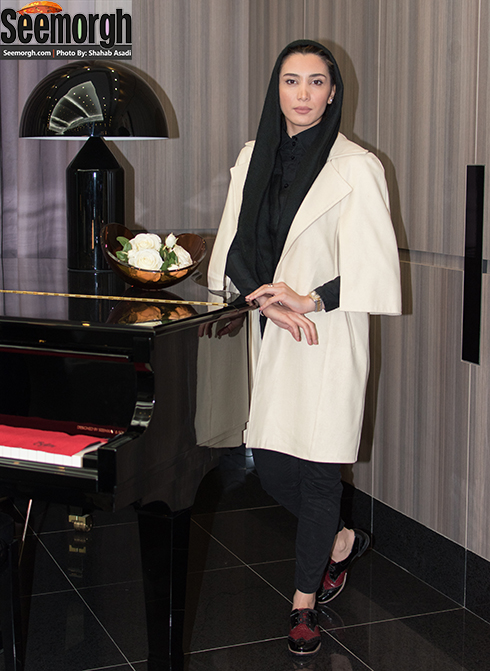 نیکی مظفری در اکران فیلم نیمه شب اتفاق افتاد