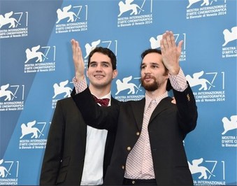 جاشوا سَفدی (راست) و بن سَفدی (چپ)، برادران کارگردان فیلم «خدا می‌داند که چیست» که جمعه در بخش «افق‌ها» نمایش داده شد.