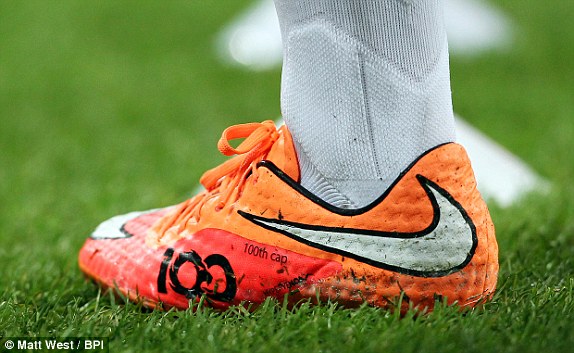 کفش ويژه روني براي صدمين بازي ملي(عکس)