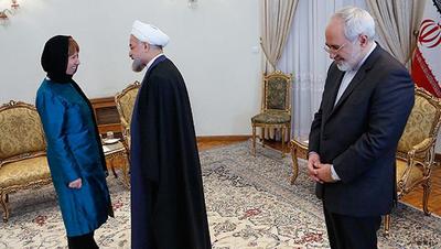 کاترین اشتون طی چند سال حضور در مذاکرات هسته ای با هیئت ایرانی، با حساسیت های موجود در زمینه رعایت حجاب در ایران آشنا بود. 