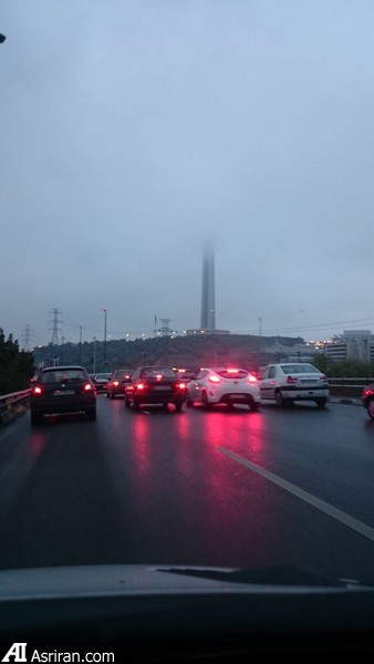 برج میلاد در مه (عکس)