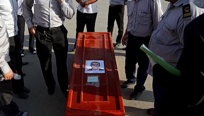 (تصاویر) داخل هواپیمای حامل پیکر حجاج