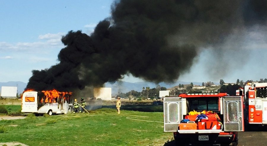 یک اتوبوس، فرودگاه آمریکا را بست/عکس