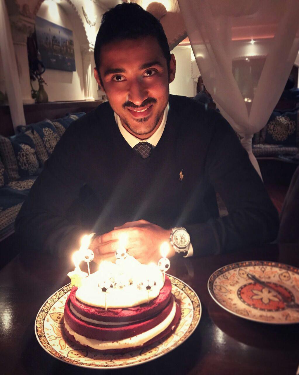 عکسی از جشن تولد 30 سالگی رضا قوچان‌نژاد