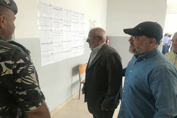 تصویری از پدر «سید حسن نصرالله» هنگام دادن رای