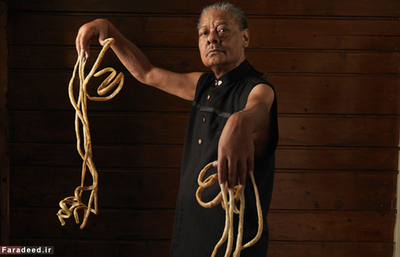  ملوین بوث دارنده درازترین ناخن های انگشت یک جفت دست بود.هنگامی که در ۳۰ می ۲۰۰۹ ناخن های وی در شهر تروی ایالت میشیگان آمریکا اندازه گیری شد،درازای آنها ۹ متر و ۵۸ سانتی متر بود.