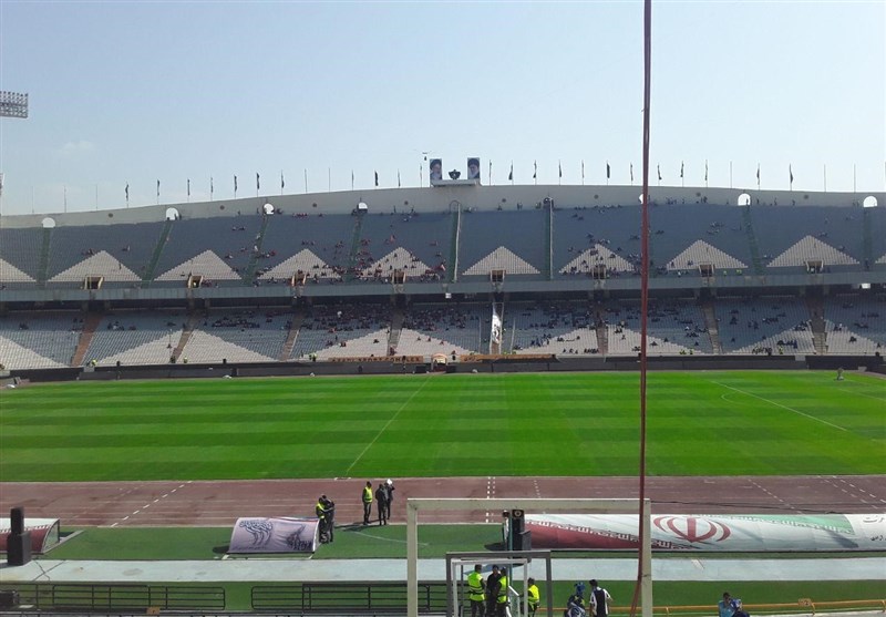 حاشیه دربی ۹۰؛ جلوگیری از ورود هواداران بدون بلیت/ درهای آزادی زودتر از موعد باز شد + تصاویر