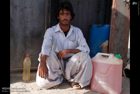 عکس/ فروشندگان بنزین در سیستان و بلوچستان 