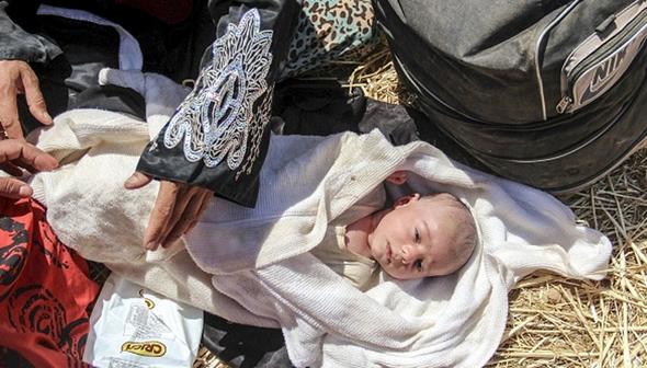 تصاویر : فرار هزاران سوری به خاک ترکیه