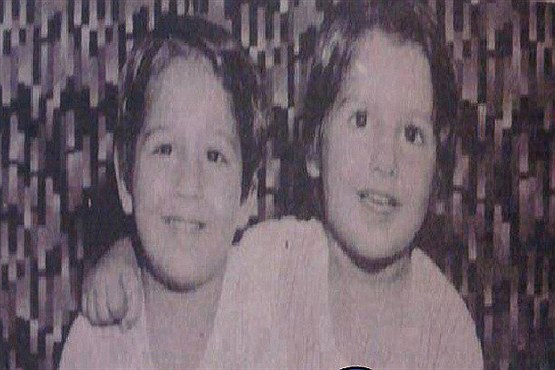 کودکی ستاره جنجالی آبی ها و برادرش/ عکس