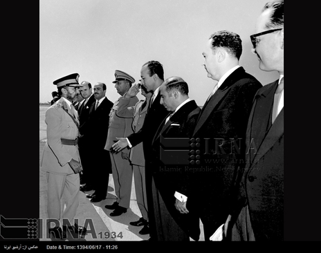 هایل سلاسی امپراتور اتیوپی در فرودگاه مهرآباد مورد استقبال رسمی مقامات ایران قرار می گیرد .