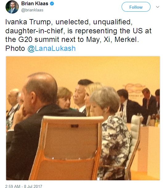 انتقاد از نشست دختر ترامپ بر صندلی پدر (+عکس)