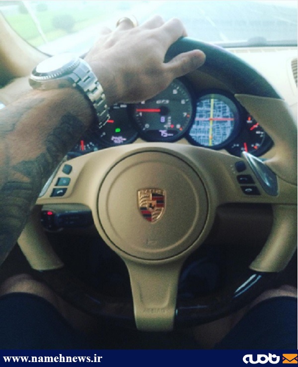 دژاگه در خودروی لوکسش/ عکس