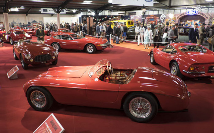 نمایشگاه اتومبیل های فراری سال ۱۹۵۰ میلادی در «فلوریدا»