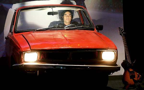 پیکان‌سواری در وسط کنسرت +عکس