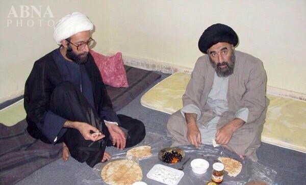 «شیخ نمر» بر سر سفره افطار یکی از مراجع تقلید/عکس