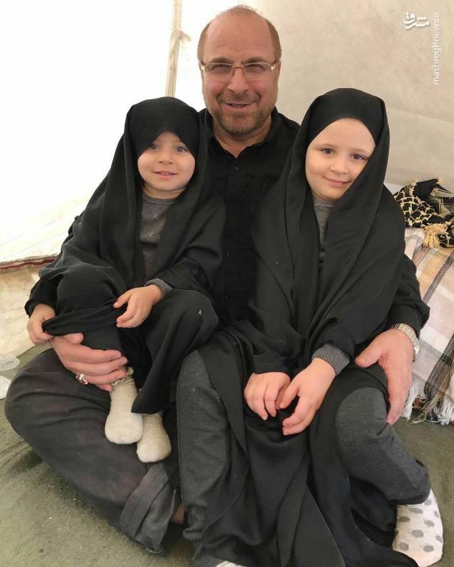 تصویری از قالیباف و نوه‌هایش در راهپیمایی اربعین