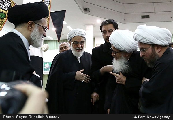 گفت‌وگوی آیت‌الله وحید خراسانی با فرزند مقام معظم رهبری/ عکس