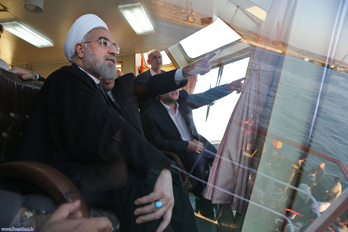 روحانی بر عرشه ناوشکن جماران/ عکس