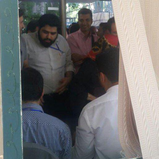 فردوسی پور در صف رای گيری/عکس