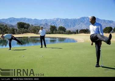 باراک اوباما در حال بازی گلف پس از اجلاس سران ایالات متحده و آسه آن در ایالت کالیفرنیا