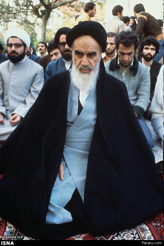 حسن روحانی در نماز جماعت امام خمینی/پاریس1357