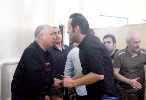 علی کریمی و علی پروین در مراسم ختم تدارکاتچی پرسپولیس/ عکس