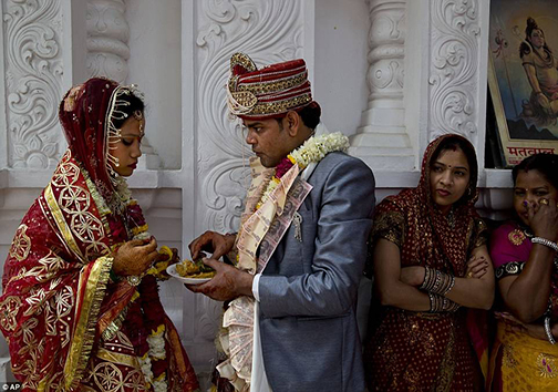 جشن عروسی پُر زرق‌وبرق، هدیه‌ای برای زوج تنگدست + تصاویر