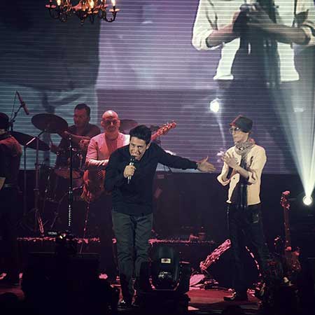 محمدرضا گلزار ميهمان افتخاري كنسرت پاشايي /عکس