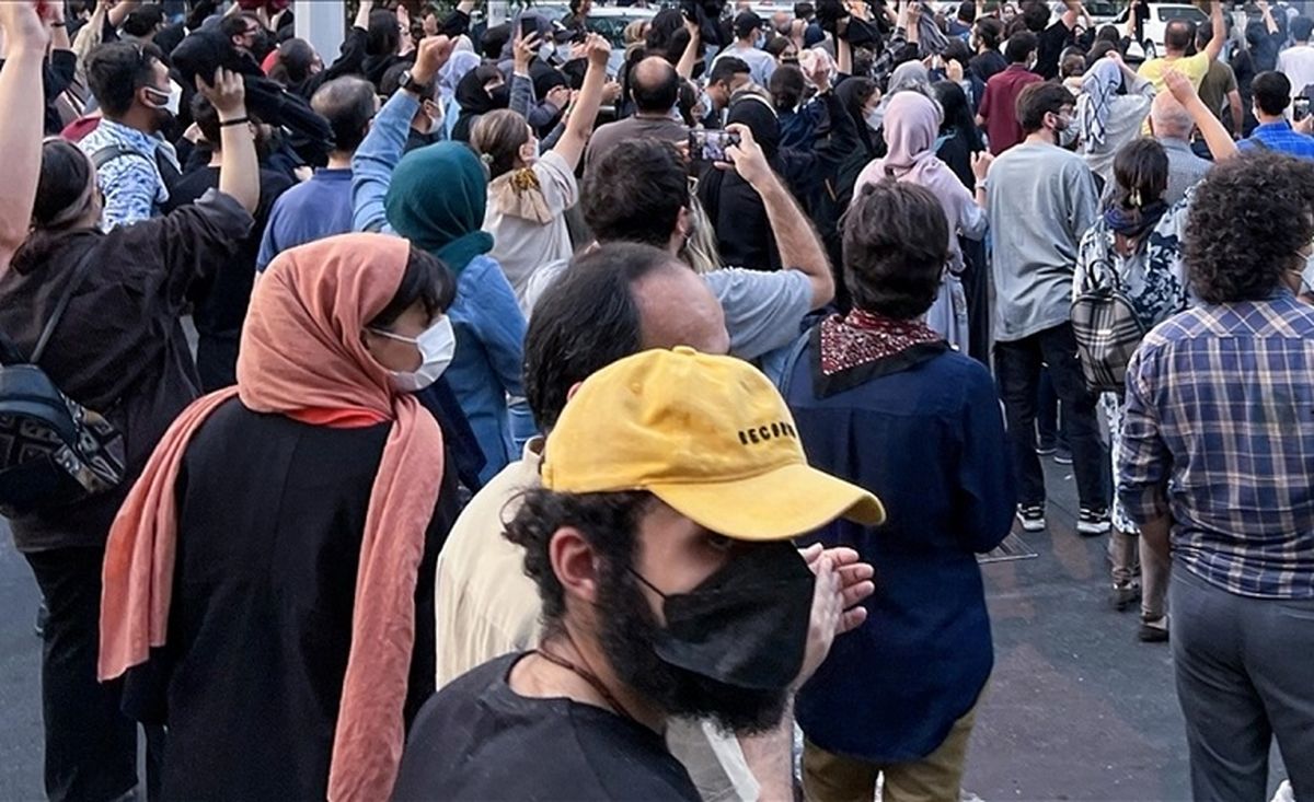 روزنامه جمهوری: چرا نسبت به معترضان، انعطاف نشان نمیدهید؟