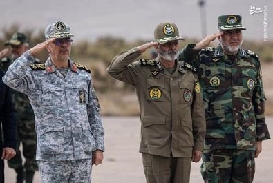 تصاویر سرلشکر باقری و فرمانده ارتش در پایگاه هوانیروز کرمان